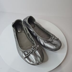 ⭐️40% Off⭐️ Me Too Lilly Ballet Flats in Metallic Pewter